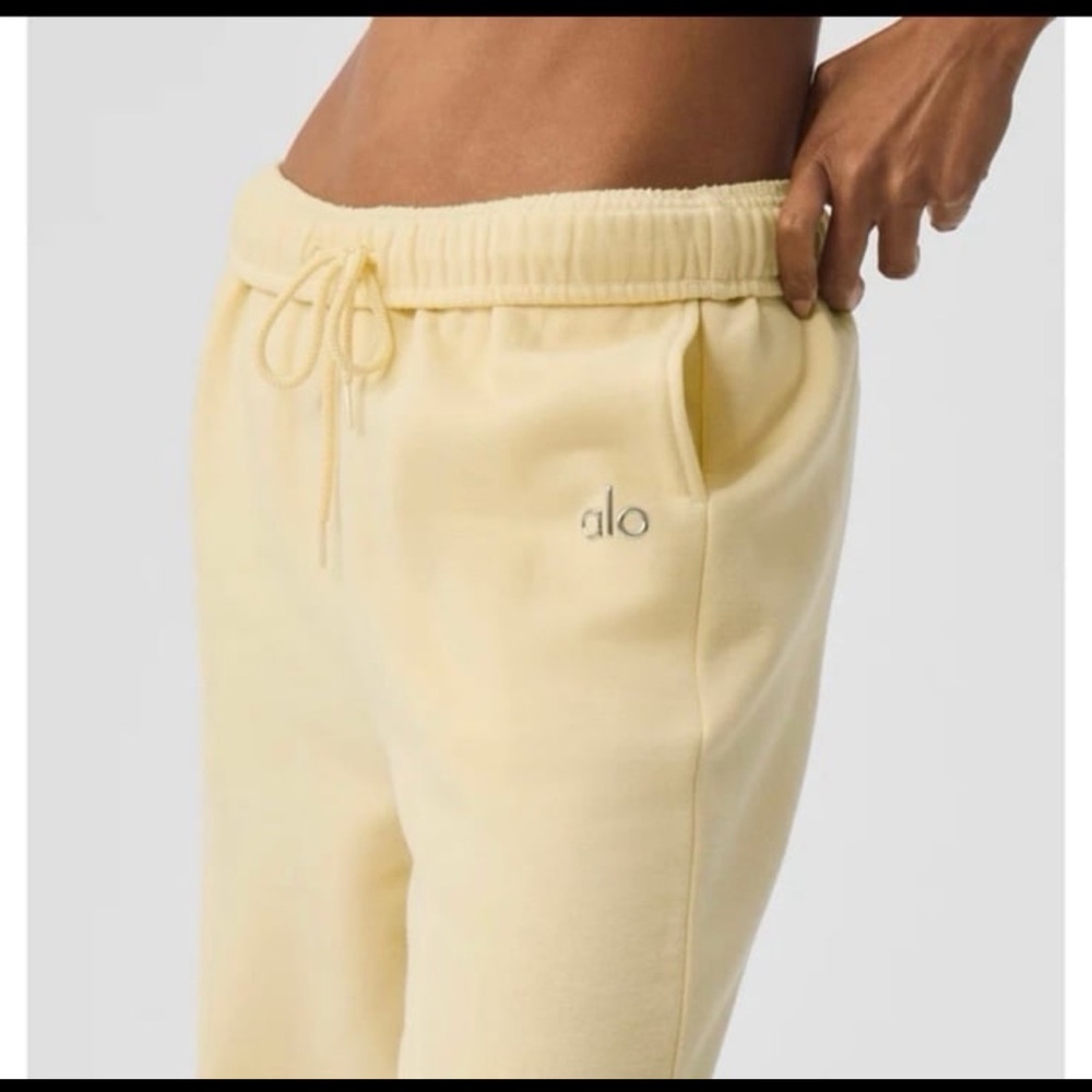 Alo Yoga Accolade Sweatpant Lemon Ice size medium